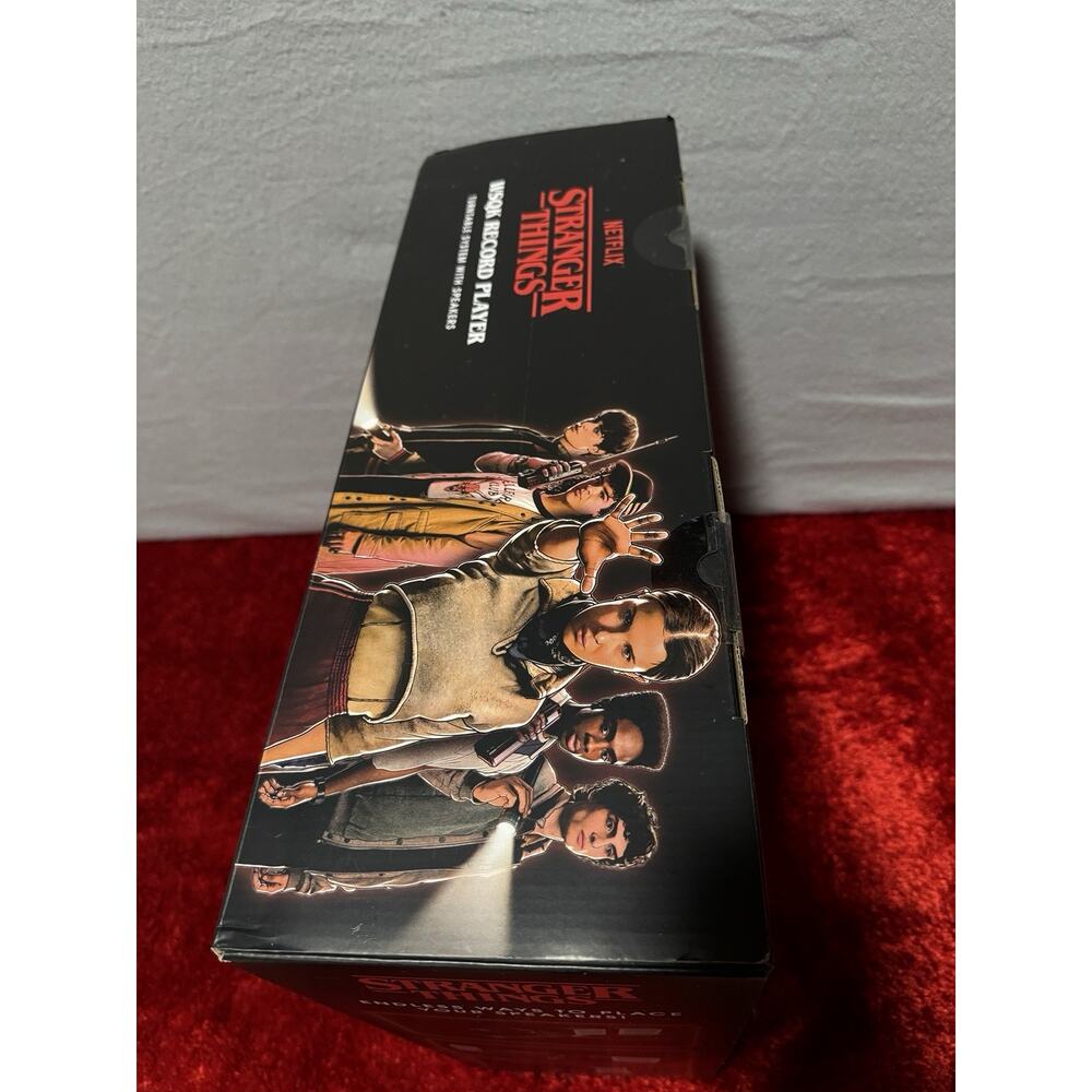 New STRANGER THINGS Victrola WSQK Record Player With Record BUNDLE SEALED - Picture 3 of 7